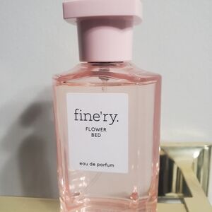 Fine'ry parfume flower bed